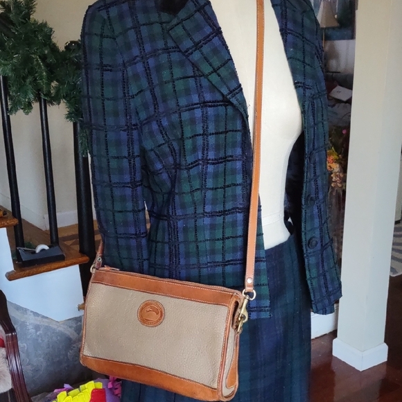 Vintage Dooney & Bourke Brown and Tan Leather Shoulder/Crossbody Bag - Picture 5 of 7